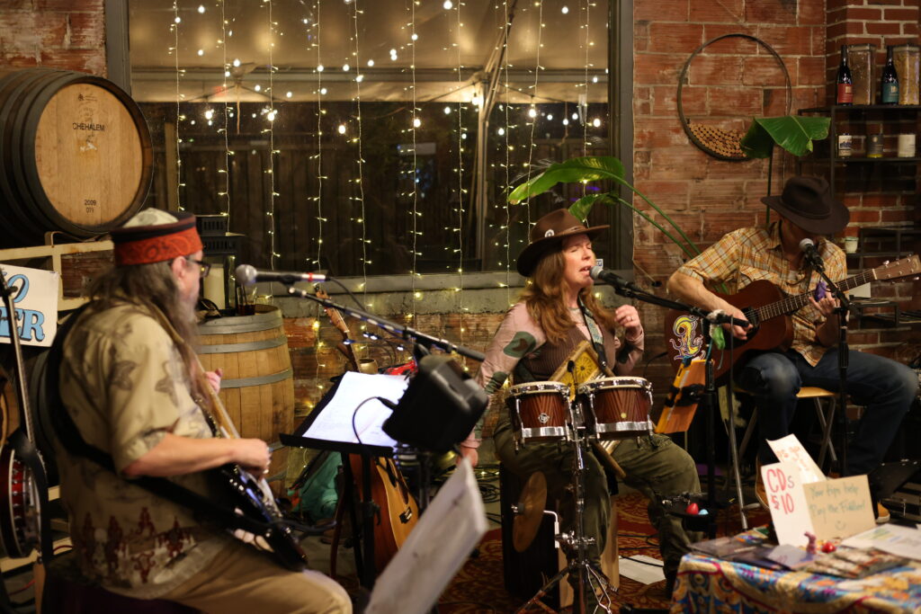 Live Music with Mojo Holler