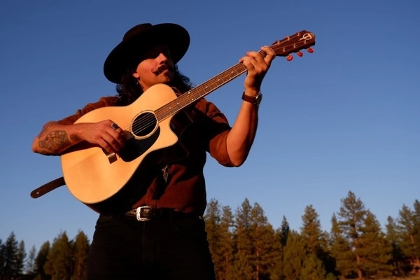 Live Music with Dom Ruben